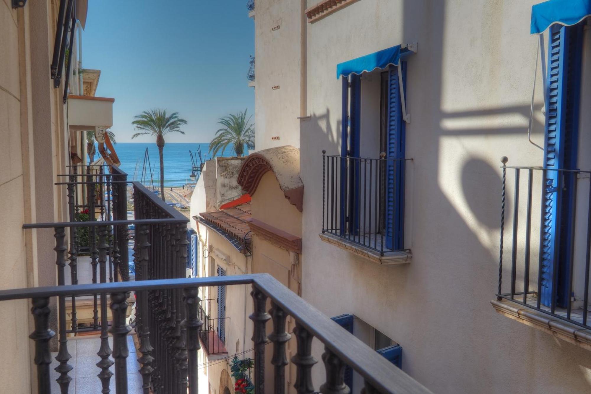 Balcony View Apartment By Hello Homes סיטגס מראה חיצוני תמונה